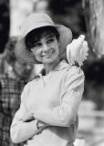 Terry-ONeill fotografiando a Audrey-Hepburn paloma chupando cámara
