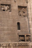 Catedral de viena figuras románicas protegidas con redes antipalomas